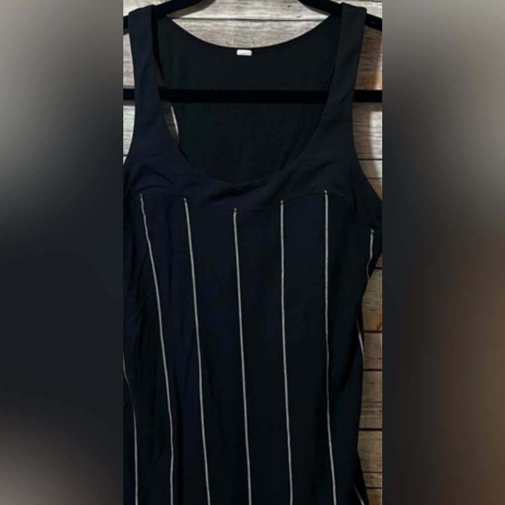 Lululemon Gray + Black Workout Tank Vertical Stripe Size 10.
